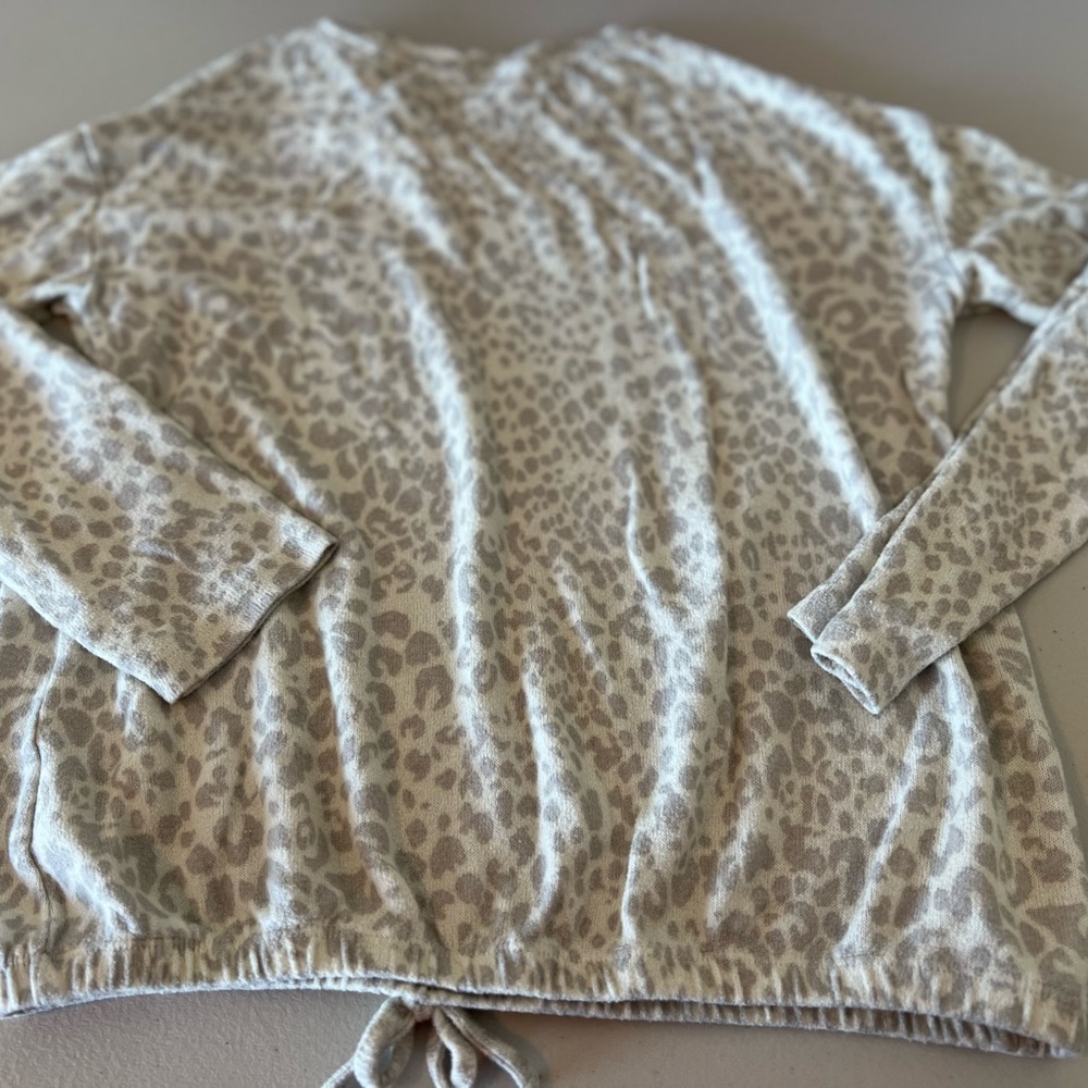Leopard Print Drawstring Hem Top - Picture 5 of 7